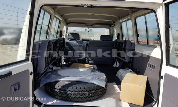 Buy Import Toyota Land Cruiser White Car in Import - Dubai in Bumthang Buy Import Toyota Land Cruiser White Car in Import - Dubai in Bumthang