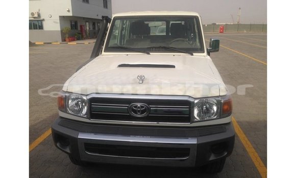 Buy Import Toyota Land Cruiser White Car in Import - Dubai in Bumthang