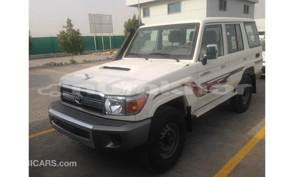 Buy Import Toyota Land Cruiser White Car in Import - Dubai in Bumthang Buy Import Toyota Land Cruiser White Car in Import - Dubai in Bumthang