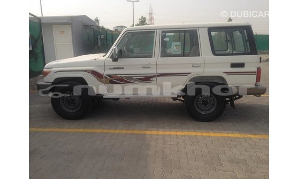 Buy Import Toyota Land Cruiser White Car in Import - Dubai in Bumthang Buy Import Toyota Land Cruiser White Car in Import - Dubai in Bumthang
