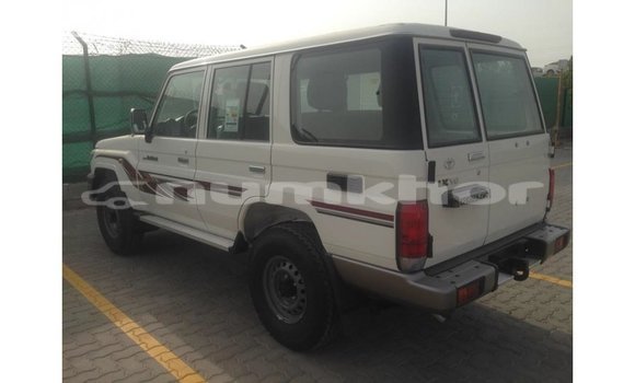 Buy Import Toyota Land Cruiser White Car in Import - Dubai in Bumthang Buy Import Toyota Land Cruiser White Car in Import - Dubai in Bumthang