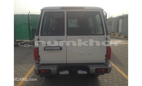 Buy Import Toyota Land Cruiser White Car in Import - Dubai in Bumthang Buy Import Toyota Land Cruiser White Car in Import - Dubai in Bumthang