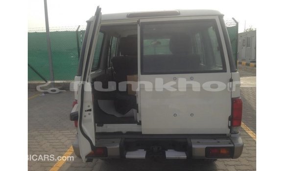 Buy Import Toyota Land Cruiser White Car in Import - Dubai in Bumthang Buy Import Toyota Land Cruiser White Car in Import - Dubai in Bumthang