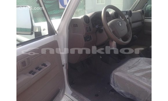 Buy Import Toyota Land Cruiser White Car in Import - Dubai in Bumthang Buy Import Toyota Land Cruiser White Car in Import - Dubai in Bumthang