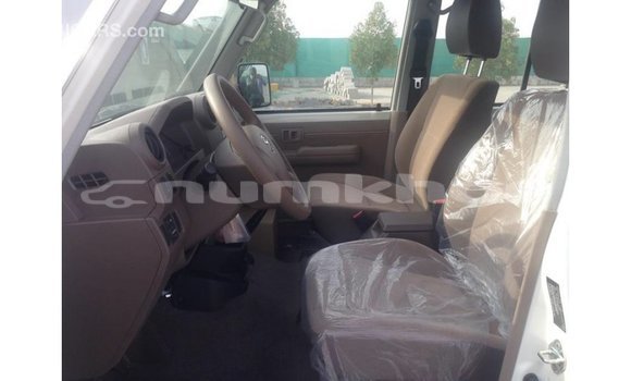 Buy Import Toyota Land Cruiser White Car in Import - Dubai in Bumthang Buy Import Toyota Land Cruiser White Car in Import - Dubai in Bumthang