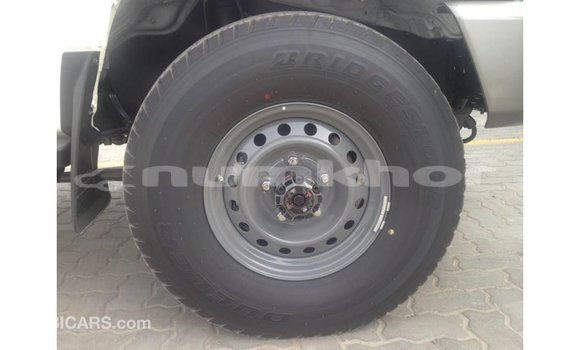 Buy Import Toyota Land Cruiser White Car in Import - Dubai in Bumthang Buy Import Toyota Land Cruiser White Car in Import - Dubai in Bumthang