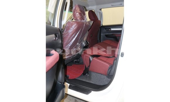 Buy Import Toyota Hilux White Car in Import - Dubai in Bumthang Buy Import Toyota Hilux White Car in Import - Dubai in Bumthang