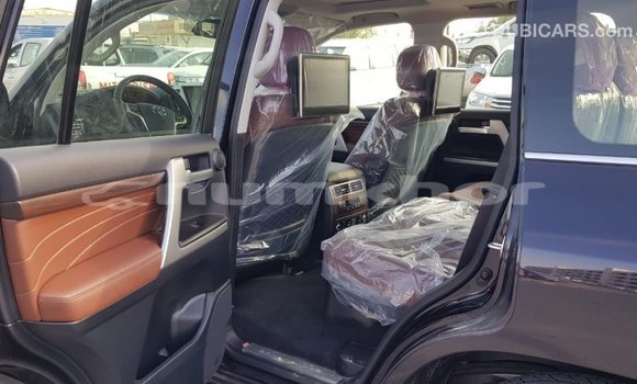 Buy Import Toyota Land Cruiser Black Car in Import - Dubai in Bumthang Buy Import Toyota Land Cruiser Black Car in Import - Dubai in Bumthang