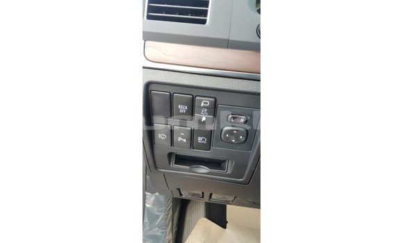 Buy Import Toyota Land Cruiser Black Car in Import - Dubai in Bumthang Buy Import Toyota Land Cruiser Black Car in Import - Dubai in Bumthang