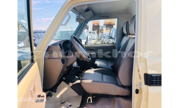 Buy Import Toyota Land Cruiser Beige Car in Import - Dubai in Bumthang Buy Import Toyota Land Cruiser Beige Car in Import - Dubai in Bumthang