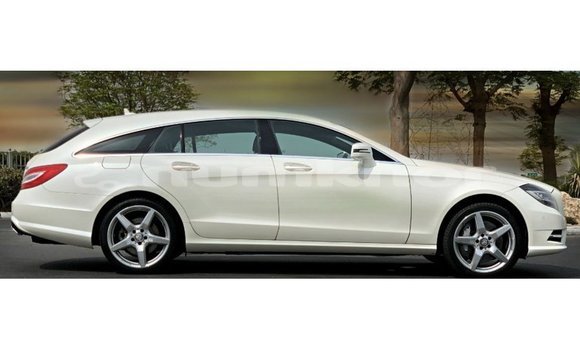 Buy Import Mercedes-Benz 190 White Car in Import - Dubai in Bumthang Buy Import Mercedes-Benz 190 White Car in Import - Dubai in Bumthang