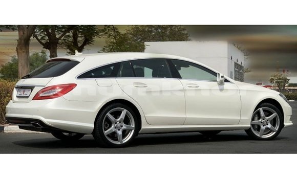 Buy Import Mercedes-Benz 190 White Car in Import - Dubai in Bumthang Buy Import Mercedes-Benz 190 White Car in Import - Dubai in Bumthang