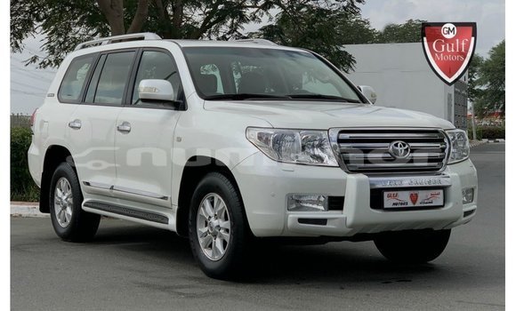 Buy Import Toyota Land Cruiser White Car in Import - Dubai in Bumthang Buy Import Toyota Land Cruiser White Car in Import - Dubai in Bumthang