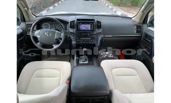Buy Import Toyota Land Cruiser White Car in Import - Dubai in Bumthang Buy Import Toyota Land Cruiser White Car in Import - Dubai in Bumthang