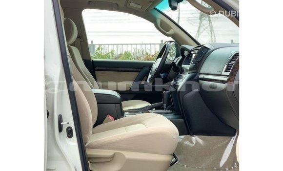 Buy Import Toyota Land Cruiser White Car in Import - Dubai in Bumthang Buy Import Toyota Land Cruiser White Car in Import - Dubai in Bumthang