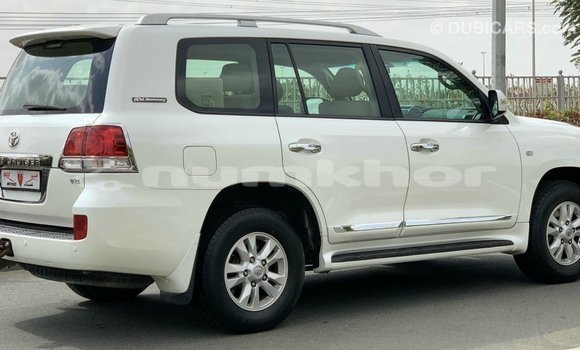 Buy Import Toyota Land Cruiser White Car in Import - Dubai in Bumthang Buy Import Toyota Land Cruiser White Car in Import - Dubai in Bumthang