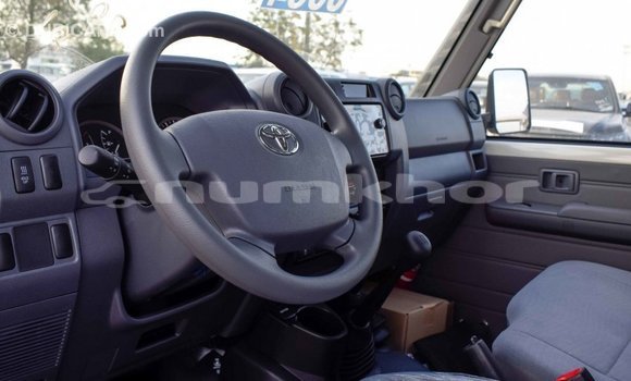 Buy Import Toyota Land Cruiser White Car in Import - Dubai in Bumthang Buy Import Toyota Land Cruiser White Car in Import - Dubai in Bumthang