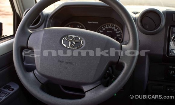 Buy Import Toyota Land Cruiser White Car in Import - Dubai in Bumthang Buy Import Toyota Land Cruiser White Car in Import - Dubai in Bumthang