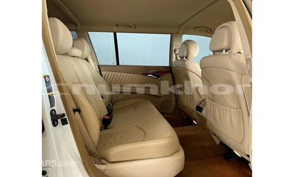 Buy Import Mercedes-Benz 200 White Car in Import - Dubai in Bumthang Buy Import Mercedes-Benz 200 White Car in Import - Dubai in Bumthang