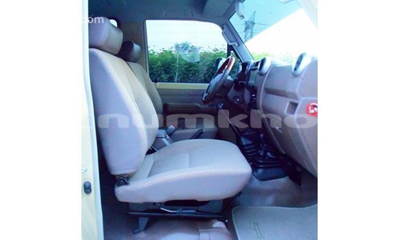Buy Import Toyota Land Cruiser Beige Car in Import - Dubai in Bumthang Buy Import Toyota Land Cruiser Beige Car in Import - Dubai in Bumthang