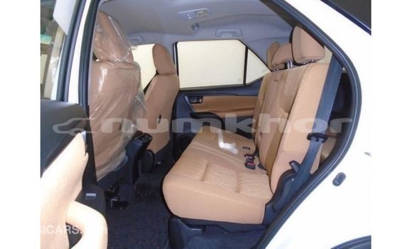 Buy Import Toyota Fortuner White Car in Import - Dubai in Bumthang Buy Import Toyota Fortuner White Car in Import - Dubai in Bumthang