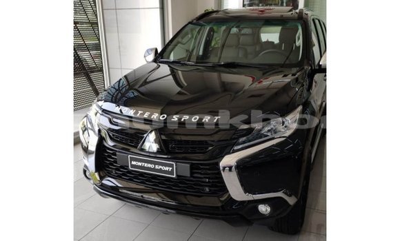 Buy Import Mitsubishi Montero Black Car in Import - Dubai in Bumthang