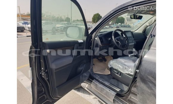 Buy Import Toyota Land Cruiser Black Car in Import - Dubai in Bumthang Buy Import Toyota Land Cruiser Black Car in Import - Dubai in Bumthang