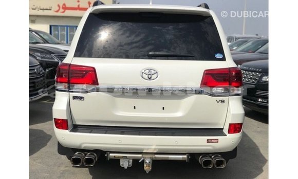Buy Import Toyota Land Cruiser White Car in Import - Dubai in Bumthang Buy Import Toyota Land Cruiser White Car in Import - Dubai in Bumthang