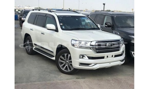 Buy Import Toyota Land Cruiser White Car in Import - Dubai in Bumthang Buy Import Toyota Land Cruiser White Car in Import - Dubai in Bumthang