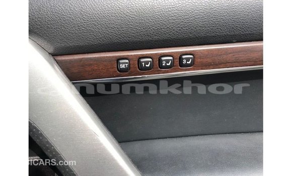 Buy Import Toyota Land Cruiser White Car in Import - Dubai in Bumthang Buy Import Toyota Land Cruiser White Car in Import - Dubai in Bumthang