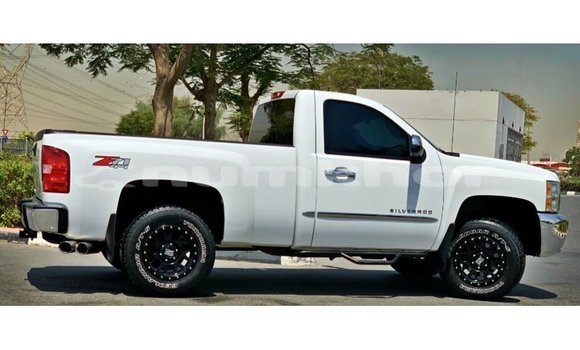 Buy Import Chevrolet Silverado White Car in Import - Dubai in Bumthang Buy Import Chevrolet Silverado White Car in Import - Dubai in Bumthang