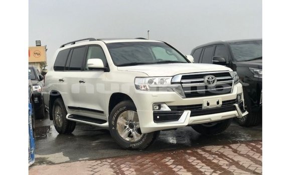 Buy Import Toyota Land Cruiser White Car in Import - Dubai in Bumthang