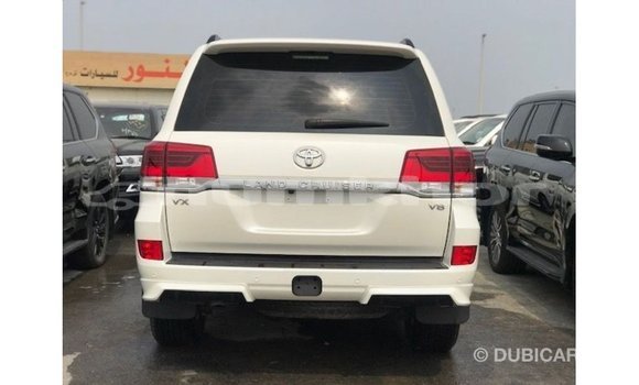Buy Import Toyota Land Cruiser White Car in Import - Dubai in Bumthang Buy Import Toyota Land Cruiser White Car in Import - Dubai in Bumthang