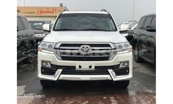 Buy Import Toyota Land Cruiser White Car in Import - Dubai in Bumthang Buy Import Toyota Land Cruiser White Car in Import - Dubai in Bumthang