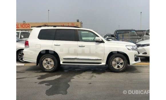 Buy Import Toyota Land Cruiser White Car in Import - Dubai in Bumthang Buy Import Toyota Land Cruiser White Car in Import - Dubai in Bumthang