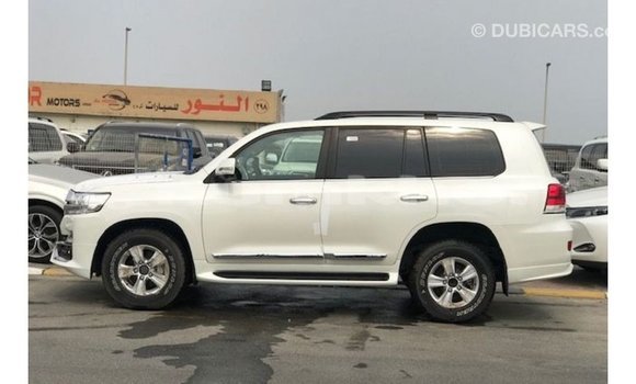 Buy Import Toyota Land Cruiser White Car in Import - Dubai in Bumthang Buy Import Toyota Land Cruiser White Car in Import - Dubai in Bumthang