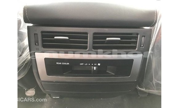 Buy Import Toyota Land Cruiser White Car in Import - Dubai in Bumthang Buy Import Toyota Land Cruiser White Car in Import - Dubai in Bumthang