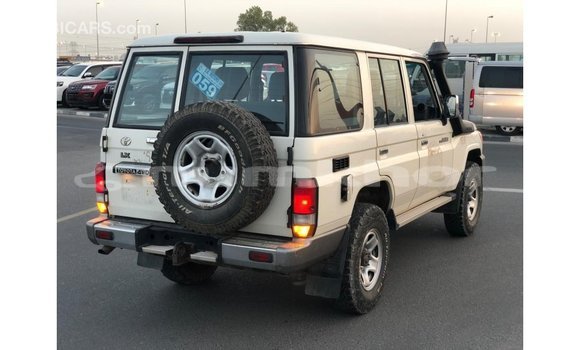 Buy Import Toyota Land Cruiser White Car in Import - Dubai in Bumthang Buy Import Toyota Land Cruiser White Car in Import - Dubai in Bumthang
