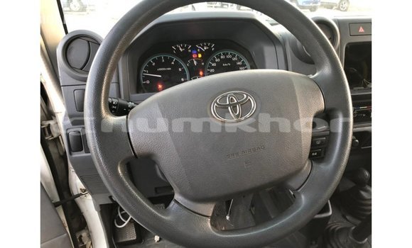 Buy Import Toyota Land Cruiser White Car in Import - Dubai in Bumthang Buy Import Toyota Land Cruiser White Car in Import - Dubai in Bumthang