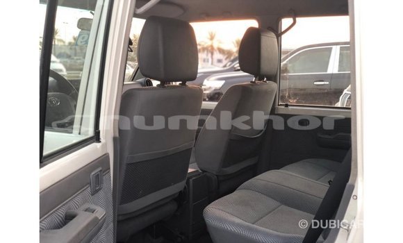 Buy Import Toyota Land Cruiser White Car in Import - Dubai in Bumthang Buy Import Toyota Land Cruiser White Car in Import - Dubai in Bumthang