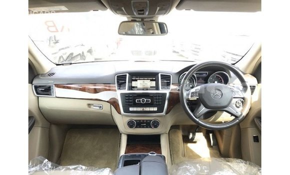 Buy Import Mercedes-Benz 190 White Car in Import - Dubai in Bumthang Buy Import Mercedes-Benz 190 White Car in Import - Dubai in Bumthang