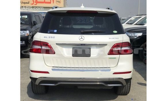 Buy Import Mercedes-Benz 190 White Car in Import - Dubai in Bumthang Buy Import Mercedes-Benz 190 White Car in Import - Dubai in Bumthang
