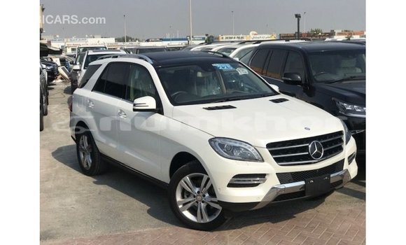 Buy Import Mercedes-Benz 190 White Car in Import - Dubai in Bumthang Buy Import Mercedes-Benz 190 White Car in Import - Dubai in Bumthang