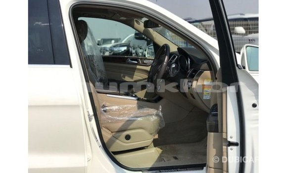 Buy Import Mercedes-Benz 190 White Car in Import - Dubai in Bumthang Buy Import Mercedes-Benz 190 White Car in Import - Dubai in Bumthang