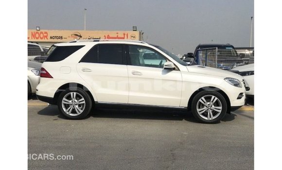 Buy Import Mercedes-Benz 190 White Car in Import - Dubai in Bumthang Buy Import Mercedes-Benz 190 White Car in Import - Dubai in Bumthang