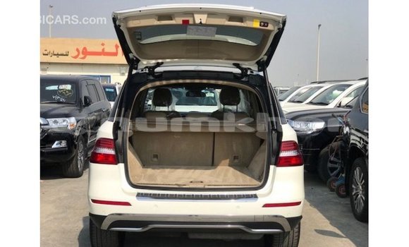 Buy Import Mercedes-Benz 190 White Car in Import - Dubai in Bumthang Buy Import Mercedes-Benz 190 White Car in Import - Dubai in Bumthang