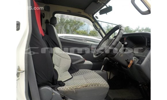 Buy Import Toyota Hiace White Car in Import - Dubai in Bumthang Buy Import Toyota Hiace White Car in Import - Dubai in Bumthang