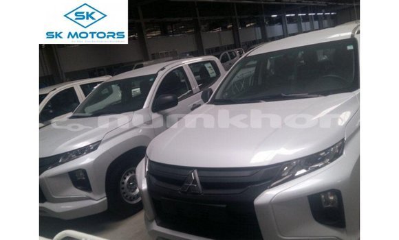 Buy Import Mitsubishi L200 White Car in Import - Dubai in Bumthang