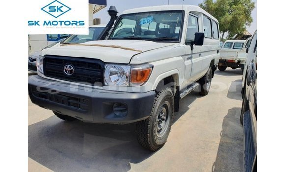 Buy Import Toyota Land Cruiser White Car in Import - Dubai in Bumthang Buy Import Toyota Land Cruiser White Car in Import - Dubai in Bumthang