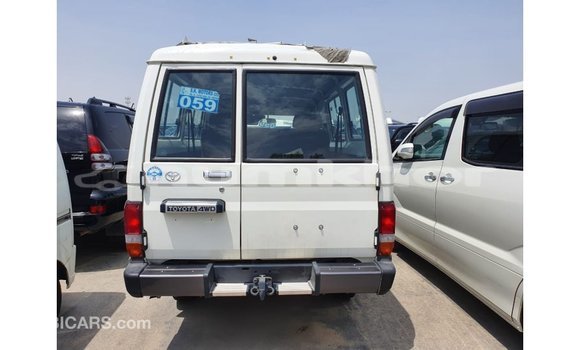 Buy Import Toyota Land Cruiser White Car in Import - Dubai in Bumthang Buy Import Toyota Land Cruiser White Car in Import - Dubai in Bumthang